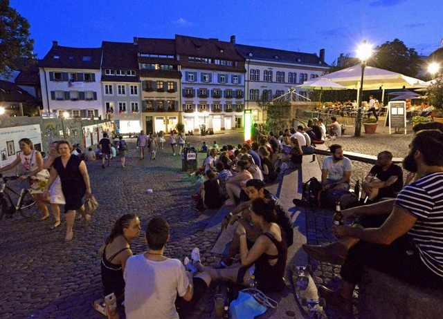 Hier fhlen sich viele Menschen wohl: der Augustinerplatz in Freiburg   | Foto: Bamberger