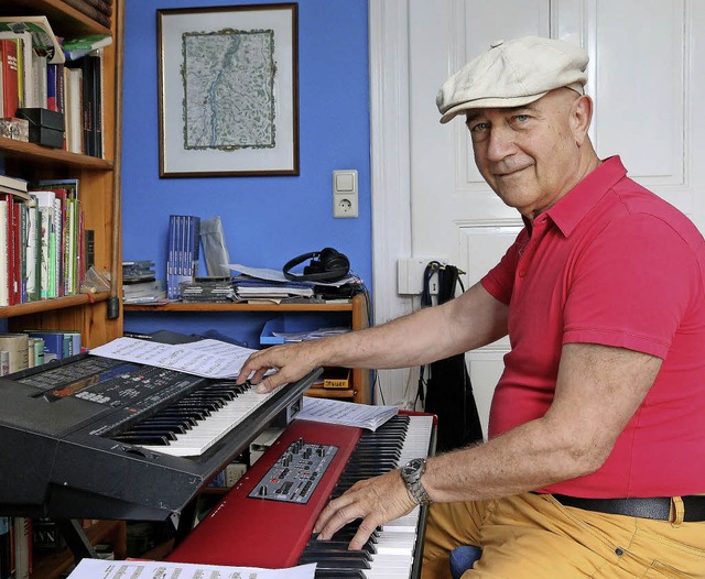 Musik ist sein Lebenselixier: Hans Enderle am Keyboard   | Foto: Peter Heck