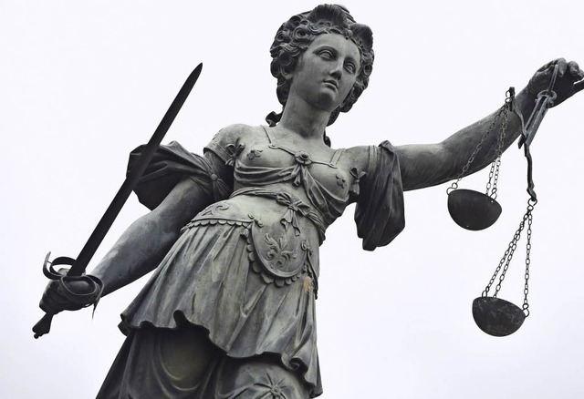 Sie steht fr Gerechtigkeit:   die rmische Gttin Justitia.   | Foto: dpa