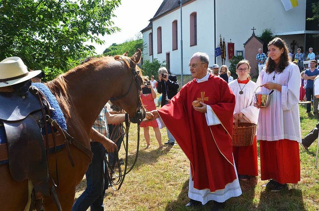 Auch bei der diesjhrigen Pantaleonswa...beiner noch ein Brtchen zur Strkung.  | Foto: Frank Kreutner