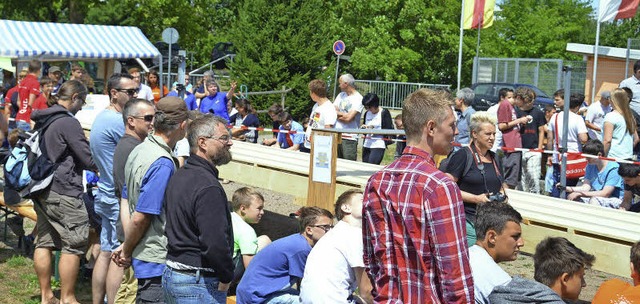 Die Rennen im  Solar-Motodrome beim Ettenheimer Schwimmbad zog auch Publikum an.  | Foto: Klaus Fischer