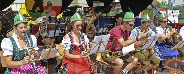 Die Buuremusik des Musikvereins Wyhlen begeisterte die Gste am Samstagmorgen.  | Foto: Heinz Vollmar