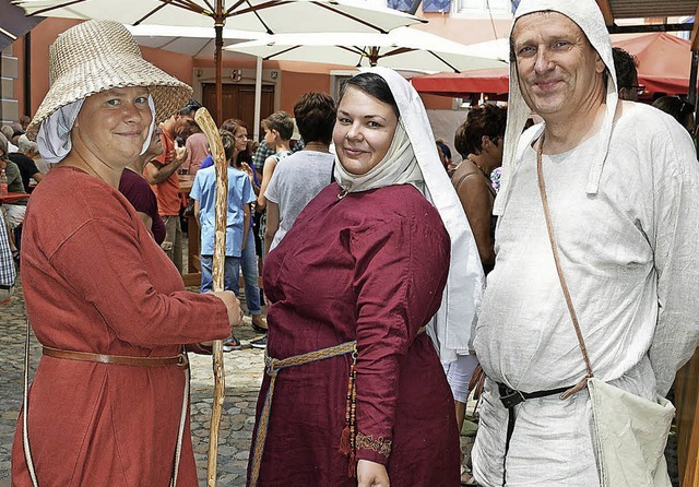 Mittelalterliche Formationen beherrsch... (rechts)  verkndete den Festbeginn.   | Foto: GerhArd Lck