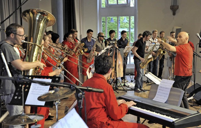 Bis zuletzt mit jeder Faser engagiert.... Saxofonsolo spielend, geleitet werden  | Foto: Markus Zimmermann