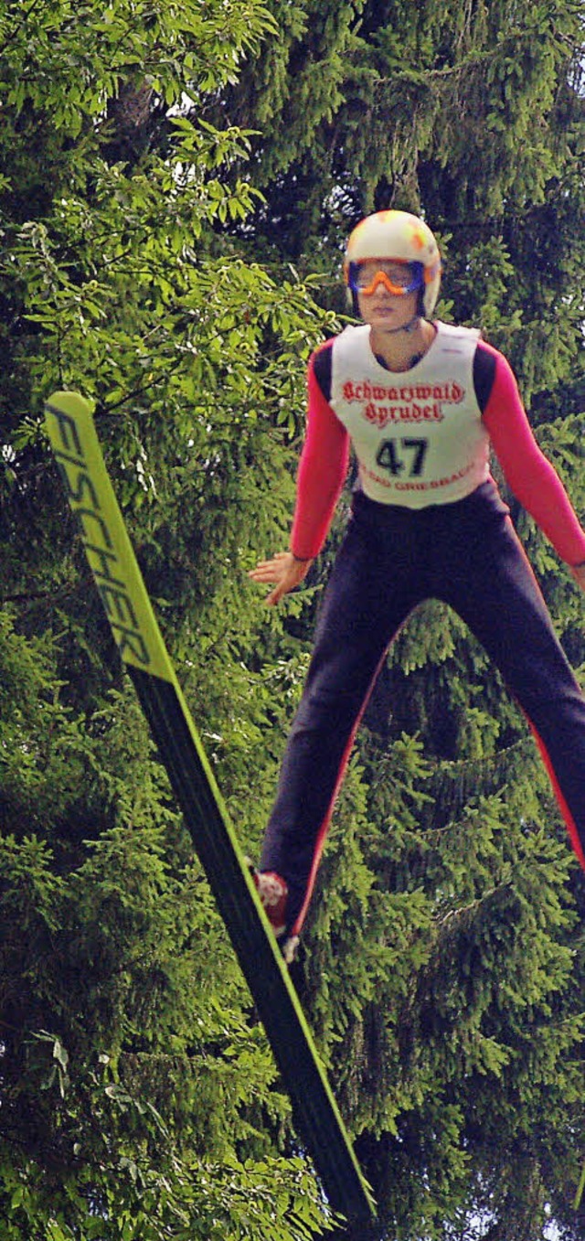 Skispringer werden im Sommer gemacht, ...uf der Mattenschanze in Bad Griesbach.  | Foto: junkel