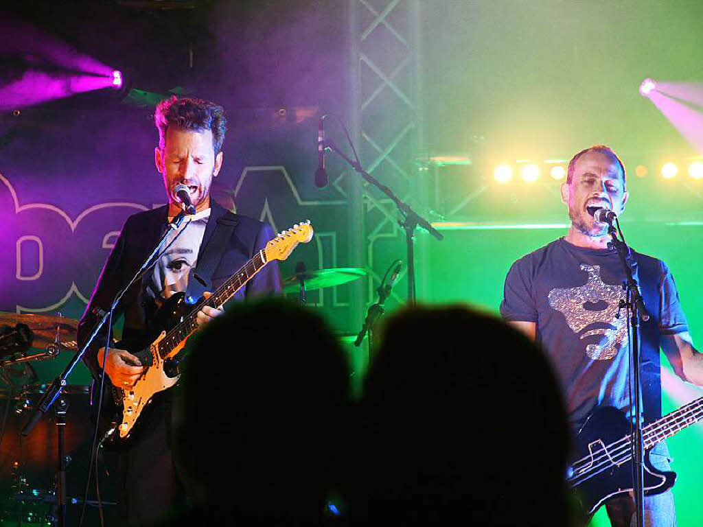 Kraftvollen Sound mit drei Gitarren im Stile des Independent Rock bot die Band „Bail“.