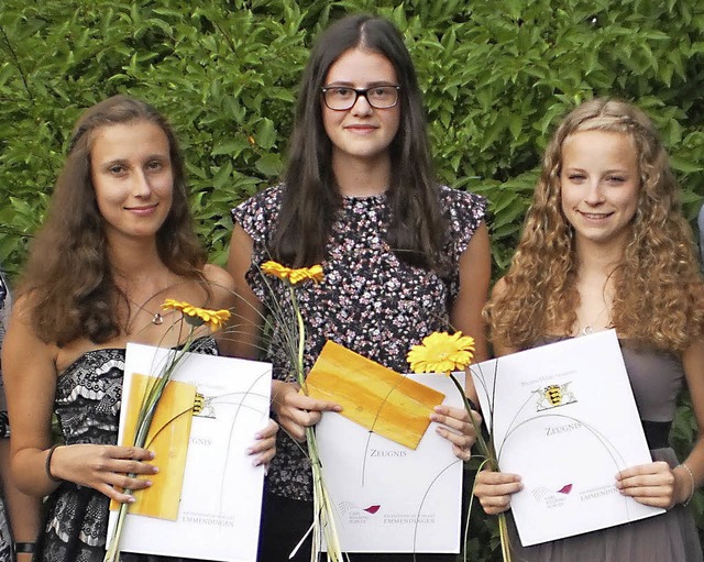 Preise bekamen (von links) Isabel Heilmann, Philippa Ziller und Sophie Bach.  | Foto: Schule