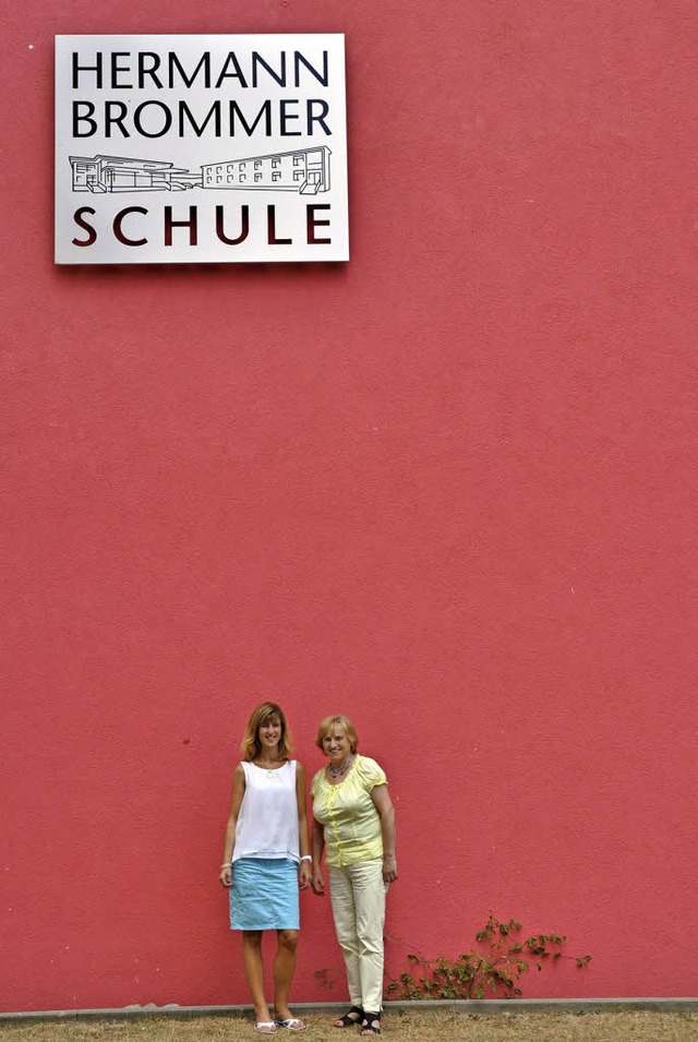 Alexandra Mangold (links) und Johanna ... Hermann-Brommer-Schule in Merdingen.   | Foto: Julius Steckmeister