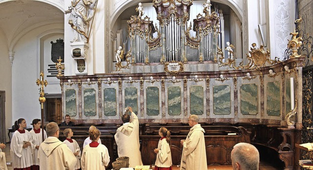 Domkapitular  Klaus Stadel weiht bei einem Festgottesdienst die neue Orgel.   | Foto: Erich Krieger