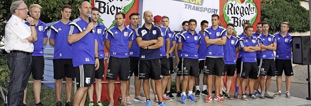 Andreas Reinhard stellt den Kader der ...E-Mannschaft fr die Verbandsliga vor.  | Foto: Kunibert Stnder