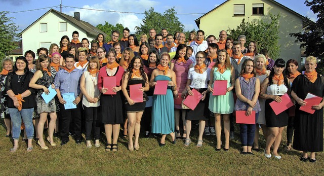 Die Absolventen Theresia-Scherer-Schule stellten sich zum Gruppenfoto auf.  | Foto: ZVG