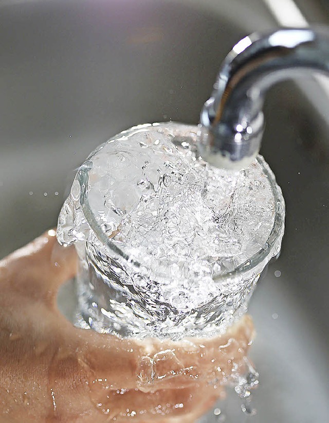 Die Versorgung mit (Ersatz-)Wasser bleibt ein Thema.   | Foto: DPA