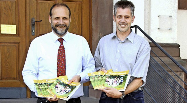 Freuen sich ber die berarbeitete Gem...gang Brucker (links) und Jens Blmle.   | Foto: babette staiger