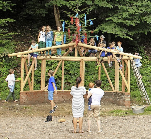 Die Drittklssler der Freien Schule El...poche einen Unterstand selbst gebaut.   | Foto: ZVG