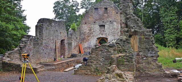 Die Ruine der St. Severinkapelle auf d...her Berg ist erneut Forschungsobjekt.   | Foto: Jonas Hirt