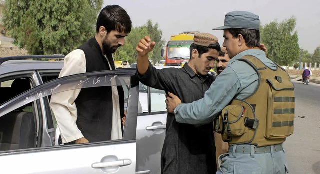 Afghanistans Sicherheitskrfte versch... den Tod Mullah Omars die Kontrollen.   | Foto: DPA