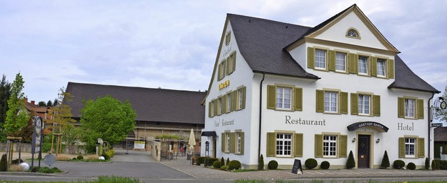 Auf dem heutigen Bren-Parkplatz (links im Bild) soll ein Hotelneubau entstehen.  | Foto: Sigrid Umiger