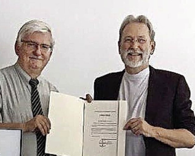 Matthias Uhlich (rechts) mit Rektor Helmut Kleinbck.   | Foto: Bsz