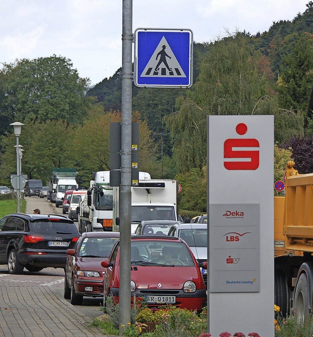 Wenn die B31 wiederum gesperrt ist, wi...eng in der Hauptstrae in Buchenbach.   | Foto: Markus Donner