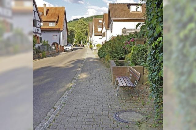 Ein Gehweg in Ebringen schlgt Wellen