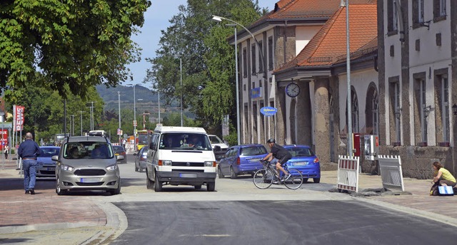 Die Absperrungen sind abgerumt:  Seit...Breisacher Bahnhof wieder der Verkehr.  | Foto: Agnes Pohrt