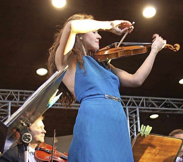 Ksenia Dubrovskaya  spielte die Solovi... Philharmonie der Nationen im Kurpark.  | Foto: Hans Jrgen Kugler