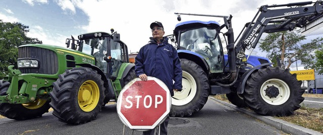 Franzsische Landwirte blockierten im ...e prekre Lage aufmerksam zu machen.    | Foto: dpa/afp