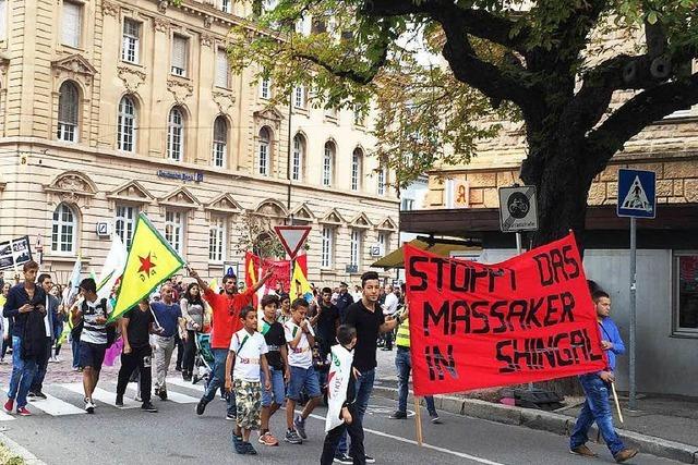 Demonstranten fordern Solidaritt mit Kurden