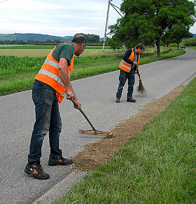 Von der Binzener Seite aus ist im Juni mit den Bankettarbeiten begonnen worden.   | Foto: Senf