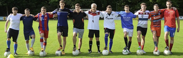 Sasbach. Zehn von sechzehn Neuzugnge ...ster von rechts Trainer Uwe Gleichauf.  | Foto: Roland Vitt