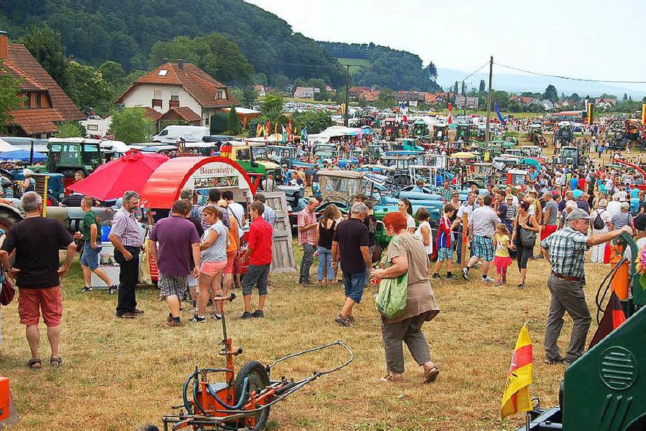 Blick auf das gut besuchte Festgelände. Blick auf das gut besuchte Festgelände.