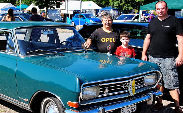 Der Opel Rekord B von Thomas Oser (lin...itzender des Opel-Imperiums-Sdbaden.   | Foto: Sedlak