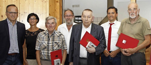 Ehrungen bei der Seelbacher SPD (von l...Johannes Fechner und  Gerhard Trmer.   | Foto: heidi fssel