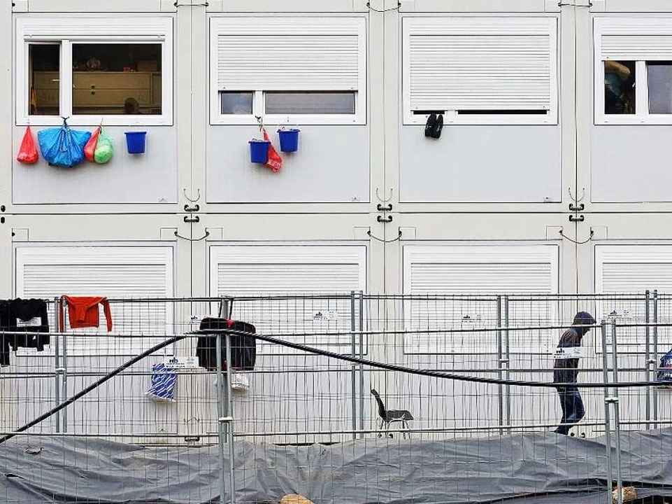 Sch�n ist sie nicht, diese Fl�chtlings...211; aber zumindest schnell errichtet.  | Foto: Bodo Marks