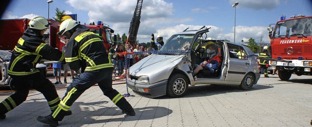 Mit der Kettenrettung kann ein zusamme...aus dem Wrack gerettet werden knnen.   | Foto: Hans-Jochen Kpper