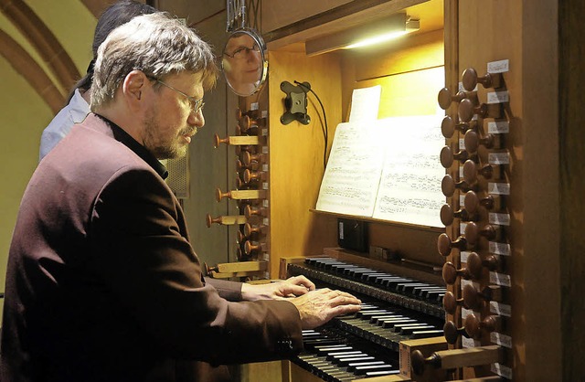 Michael A. Mller an der Orgel der Stiftskirche.    | Foto: Wolfgang Knstle