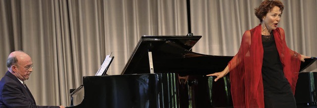Hat ihr Publikum wieder verzaubert: Ca...mit Ehemann Jonathan Seers am Klavier.  | Foto: Dagmar Barber