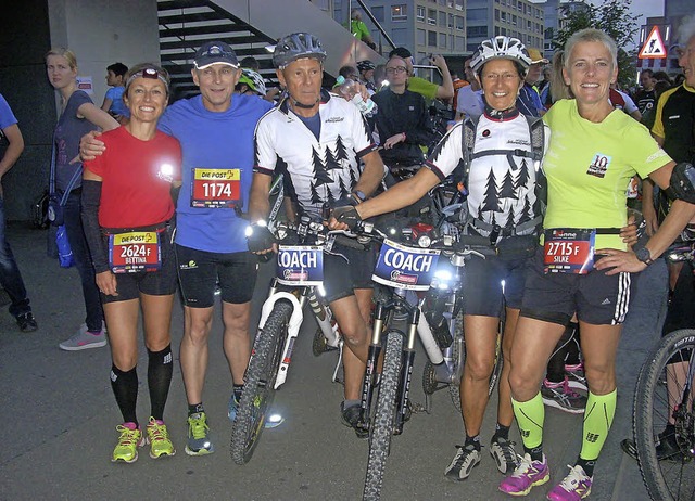 Die 100-Kilometer-Lufer und ihre Fahr...d Bernadette Kern und  Silke Steffen.   | Foto: zvg