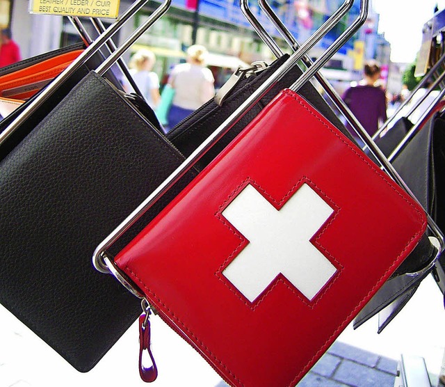 Der Einkaufstourismus macht den  Geschften in der Schweiz zu schaffen.   | Foto: Hhl