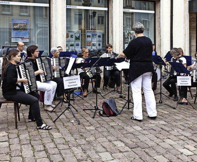 Das Open-Air Konzert sorgte fr gute Stimmung.   | Foto: Gabriele Zahn