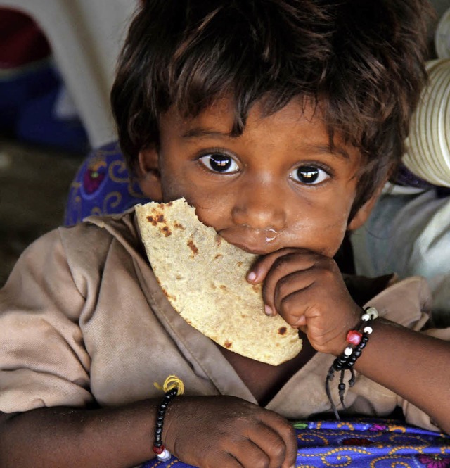 Noch mssen weltweit viele Menschen hu...&#8211; wie dieser Junge in Pakistan.   | Foto: dpa
