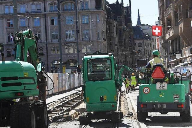Baufahrzeuge statt Straßenbahnen: Basler Innenstadt ohne Tram