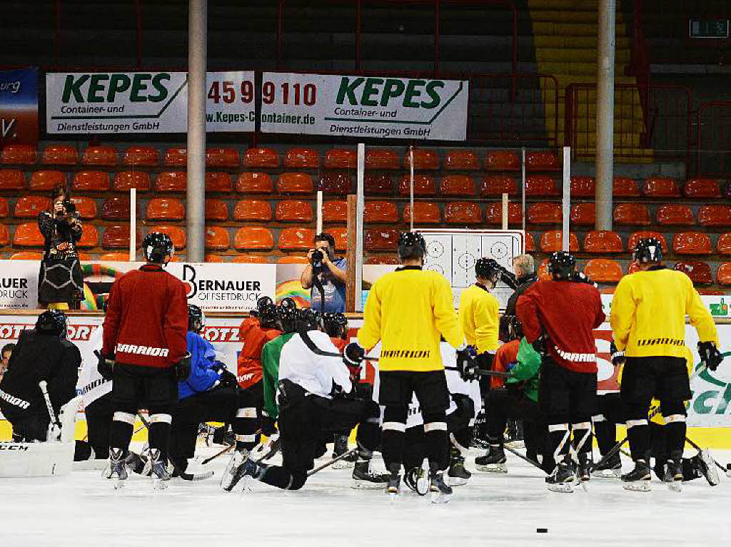 Trainingsauftakt vor dem Start in die DEL2: Beim EHC Freiburg beginnen am Samstag die Test- und am 11. September die Punktspiele.