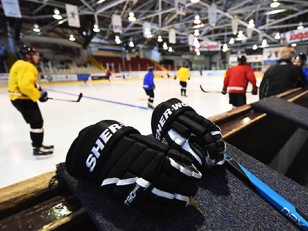 Trainingsauftakt vor dem Start in die DEL2: Beim EHC Freiburg beginnen am Samstag die Test- und am 11. September die Punktspiele.