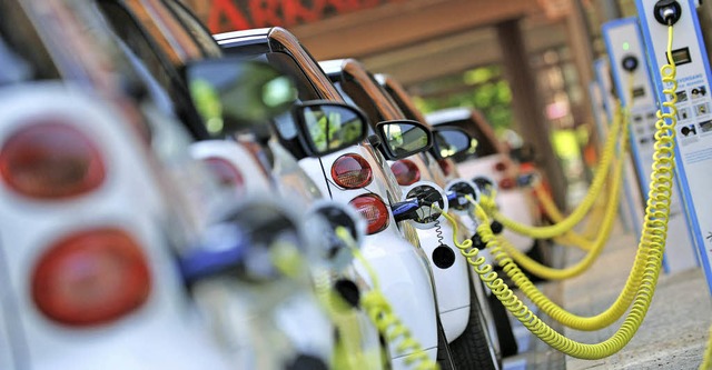 So viele E-Autos auf einen Haufen wie ...l, dass bis zum Jahr 2020  <ppp></ppp>  | Foto: Paul Zinken