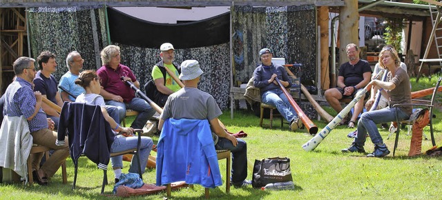 In verschiedenen Workshops spielten die Teilnehmer ihre Didgeridoos.   | Foto: Gert Brichta
