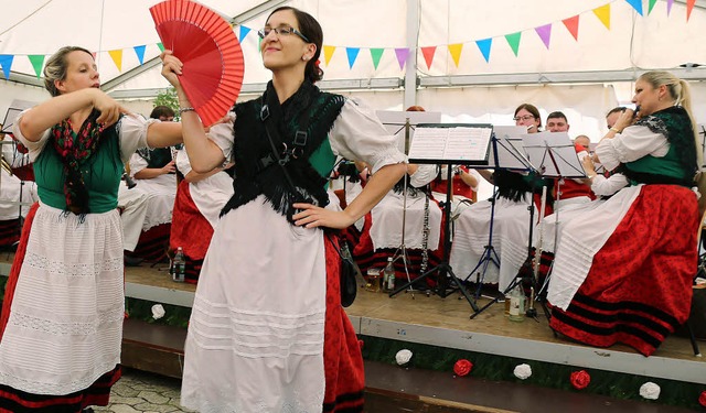 Nicht nur Musik, auch Comedy brachte der MV Altenheim auf die Gartenfestbhne.   | Foto: sandra decoux-konen