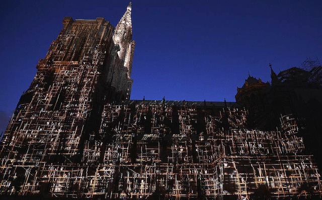 Die Kathedrale im Bau &#8211; zumindes...uelle hlzerne Baugerst den Anschein.  | Foto: PATRICK HERTZOG