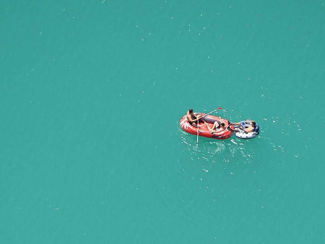 Am Wochenende wird es wieder richtig h...ier auf dem Niederrimsinger Baggersee.  | Foto: dpa