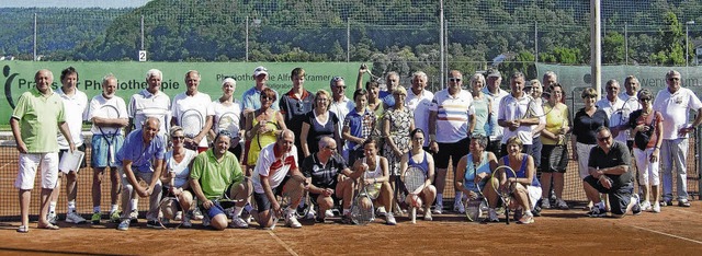 Die groe Tennisfamilie aus Blois, Lew...ienenkamp, Vorsitzender aus Waldshut.   | Foto: Doris Flohr